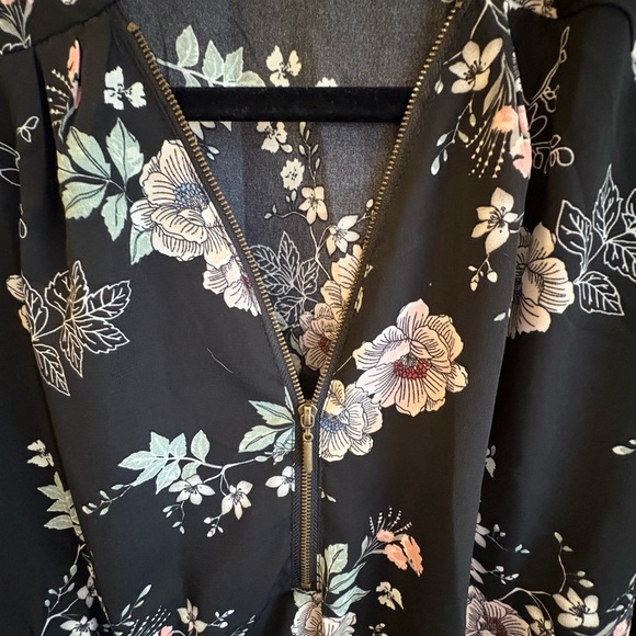 Floral Black Dress with open shoulders - Picture 4 of 5